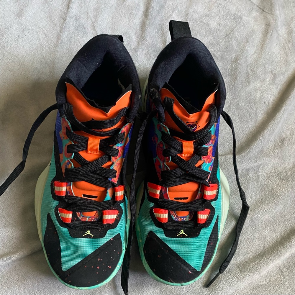 Jordan Zion 1 Size 4 Boy’s Grade School